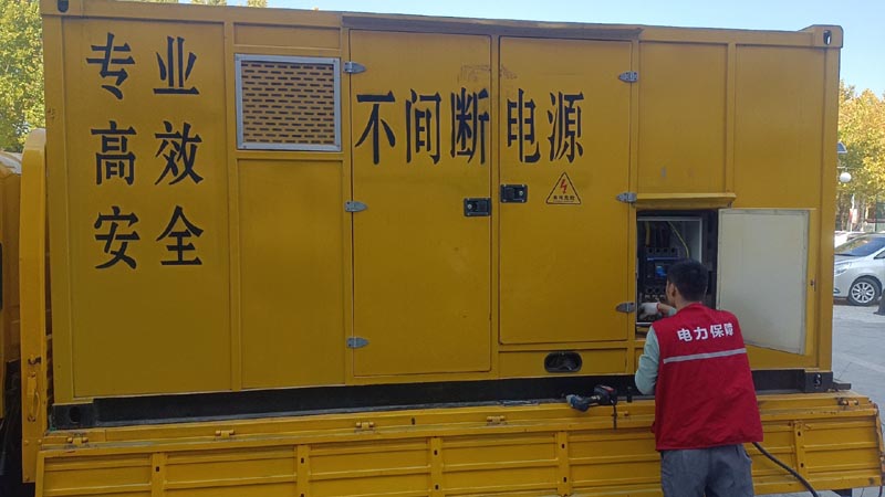 梅州柴油发电机组和UPS电源配合使用时，如何避免切换过程中的电力中断？